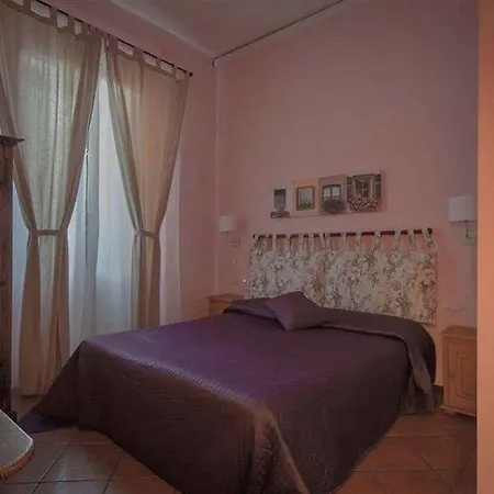 Bed & Bed Peterson 3* Florencja